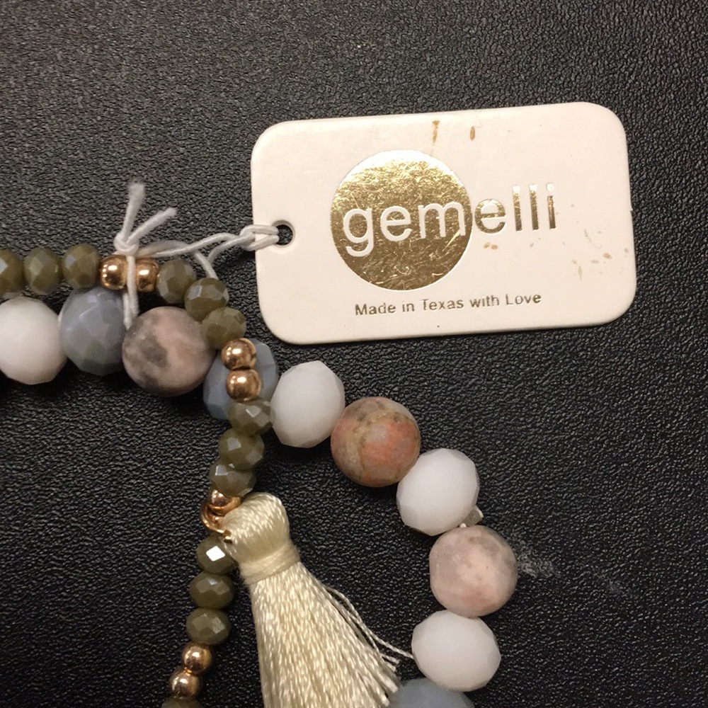 SALE ⬇️ Gemilli Izzy Stretch Bracelet Set, NWT - Picture 3 of 4